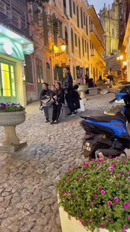 The famouse lover lane and that famous Noodle shop : xianghe Noodle street food bar!#macau  