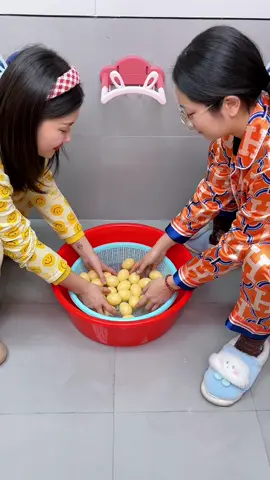 Giá đỡ chậu rửa #không đục lỗ này thực sự rất thiết thực. Chiều dài có thể điều chỉnh theo nhu cầu khác nhau. Chậu rửa gọn gàng và đẹp mắt khi treo trên tường, việc vệ sinh! #giatreochauruadantuong #tienich #thietthuc #jizonguyen 
