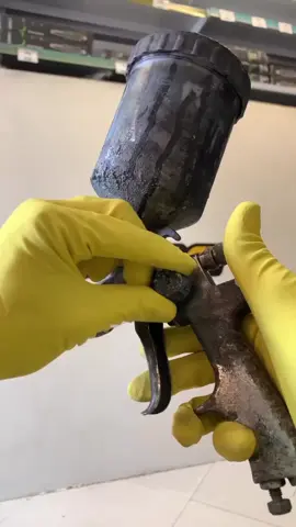 Resolveu pintar peças da motoca com compresor e não sabe como regular a pistola de pintura - Pega a dica pra iniciar 🫱🏼‍🫲🏽🔥 . .Pistola com bico 1.4 . #pinturademoto #motociclista #motos #motopecas #graudemoto #acessoriosparamoto #motosdahonda #motosdahonda #motopecasonline #lojademotos #rifademoto #pneudemoto #comocomprarmotousada #motoboy #motosviralvideo😍😍 #memesemotos #dicasparamoto #oficinademoto #mecanicademoto