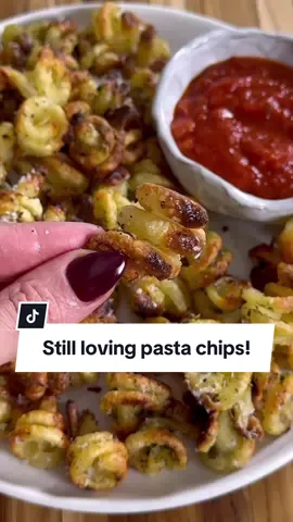 Everyone is low carbing for the new year, I’m eating pasta chips 🤪 You can use gluten free pasta if preferred. Cook the pasta, toss in olive oil and seasonings and bake at 375 for about 12-15 min—its done when they pasta is crispy and golden! #pastachips #pasta #viraltrends #foodtrends