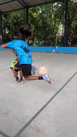 Drible perfeito e gol! #luvadepedreiro #futebol #cr7 #neymar #golaço #messi 