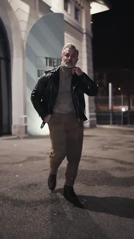 Zürich 🇨🇭 Vibes by Night....🫶 Rate this look 1 - 10...🖤🤎 Let my know in the comments 👇 Save it for later and share to your Friends...😍 #zürichcity #zurichbynight #vibes #menslook  #casualchicstyle #modernman
