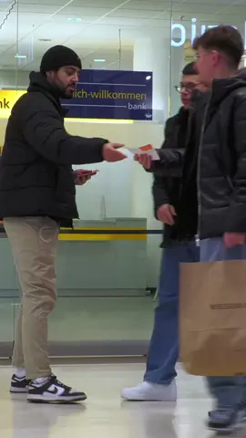 Flyer *Prank mit Schauspieler und Auflösung* #fyp #foryoupage #fürdich #viral #streetcomedy 