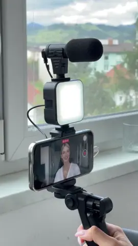 Palo selfie tripode con Micrófono ，Luz led y mando control a distancia .Convertirte a ser creador profesional de videos en redes sociales#topventa #mayorista #productodetendencia #foryou 