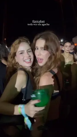 Carol Biazin passando réveillon com os amigos via Instagram stories  #pricaliari  #carolbiazin #carolbiazinstories #musica #reveillon #capcut  #reversa #viraltiktok 