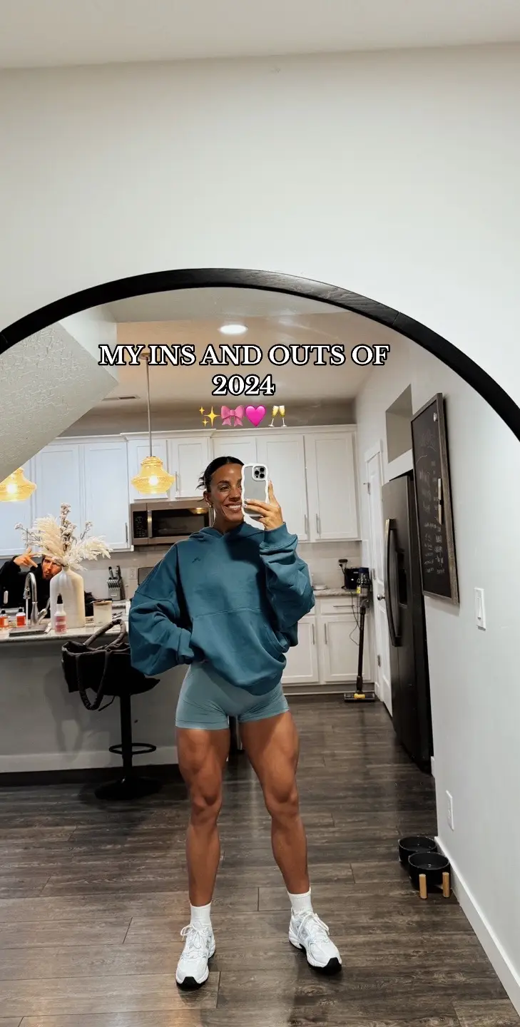 2024 ins and outs. It’s gonna be a good year. ✨🥂💓🎀 ##trending##fyp##Fitness##2024##2024insandouts##2024goals