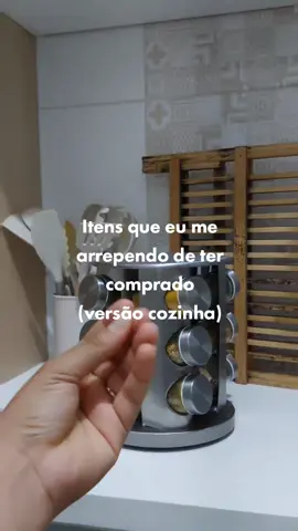 Itens que me arrependo de ter comprado, mas compraria denovo por ser lindo hahha 🤍  #enxovalcasanova #enxovalcozinha #itensquemearrependodecomprar #fy #fyp #foryou #cozinha #escorredordemadeira #colherdesilicone #portatemperos #foryou 
