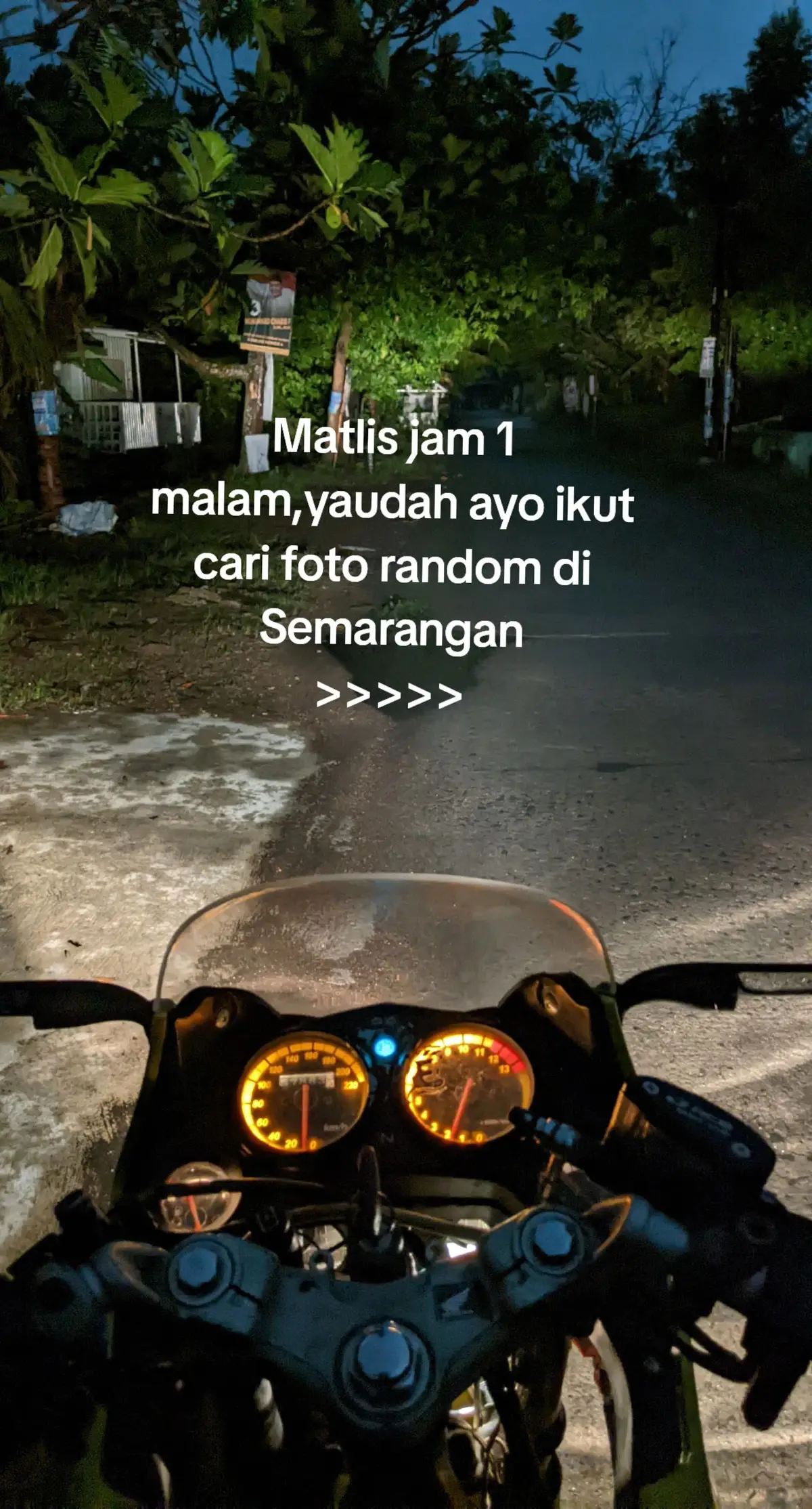 ambil dan save aja gratis #fotomalamhari #undip #semarangtiktok #semarangstory #randomfoto 