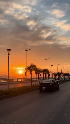 Những ngày cuối năm hoàng hôn Hạ Long đẹp đến lạ 🌅 #sunset  #xuhuong  #TikTokAwardsVN2023  #chill 