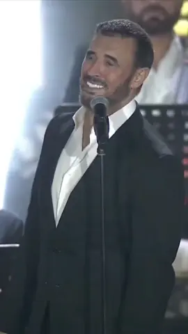 أيّتها الوردةُ .. والياقُوتَةُ .. والرَيْحَانةُ .. والسلطانةُ .. والشَعْبِيَّةُ .. والشَرْعيَّةُ بين جميع الملِكَاتِ . . #كاظم_الساهر #مهرجان_الشيخ_زايد #ليالي_الوثبة #أبو_ظبي #ملك_المسارح_كاظم_الساهر #القيصر_كاظم_الساهر 