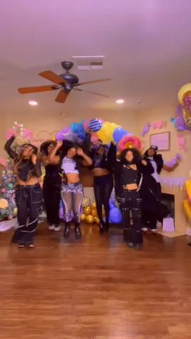 We do it better ♥️♥️♥️ #wedoitbetter #trolls #fyp #viral 