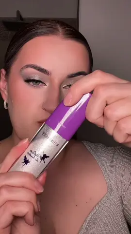 Fairy powder / highlighter🧚‍♂️ the mess was real but it was worth it!😍 #fairypowder #thebesthighlighter #blindinghighlighter #makeup2024 #makeuptrends2024 #highlighterstick 