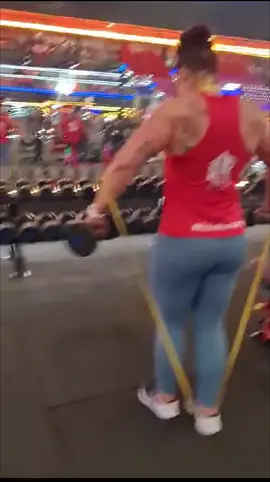 Mindset is what separates the best from the rest!  #SAMA28 #teamrk #makethechange #muscles #shoulders #shoulderworkout #healthylifestyle #strong #strongwomen #mindset #stronggirl #gymrat #fitmom #workout #consistency #weighttraining #gym #familyfitnessbrentwoodpark 