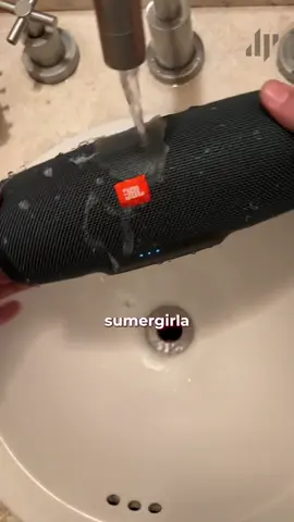 Bocina Bluetooth JBL Charge Essential 2 #jbl #bocinas #bluetooth #contraagua #pontip #tecnologia #musica #bocina 