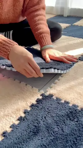 The spliced ​​plush carpet is fashionable, simple, soft and comfortable, and can be spliced ​​freely to provide a safe and comfortable environment for family and children.#BabyProducts #babythings #householditems #patchworkcarpet #plushcarpet #fyp 