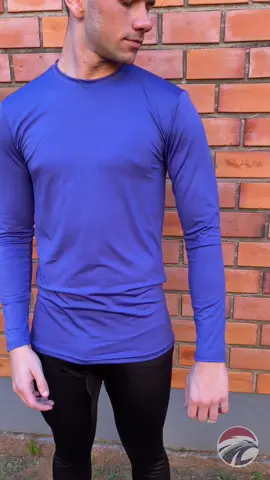 Nossas Camisetas Térmicas são sucesso! No Verão tem PROTEÇÃO UV50 que proteje contra os raios solares.   E no inverno nos proteje contra o frio, pois mantém a temperatura corporal.  #camisetas #camisetatermica #protecaouv #dryfit #elastano #camisetapersonalizada #futebol 