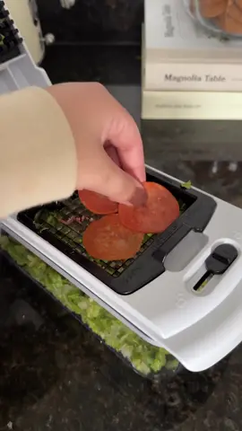 Saladinha toda picadinha 🤌#salada #asmrsounds 