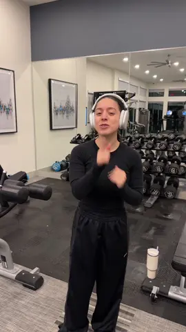 easy little beginner warm up 😌💪🏼 #fitnessera #professionaldancer 