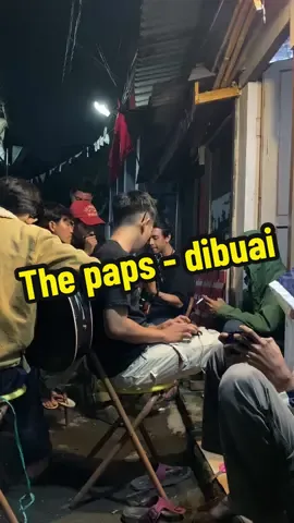 Setelah berobat pasien pun tenang dan terbuai . #terbuat #covergitar #coverterbuai #coverthepas #thepapsdibuai #dibuai #sementara #dingin #thepapdingin #thepapsdibuai #coverthepap #covermusik #coverdibuai #thepapadipantai #skena #indiemusik #tutordibuai #tutorthepaps #fyp #musik 
