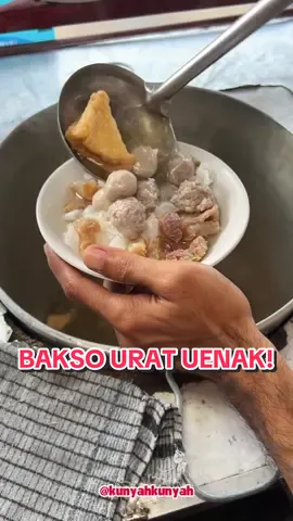 Juaranya bakso kerikil pake urat potong yang pernah gw cobain nih!!! . #fyp #serunyakuliner #serunyaliburan #jelajahkuliner2 #kulinerindonesia #kulinertiktok #longervideos #kulinerjakarta #kulinerbsd 