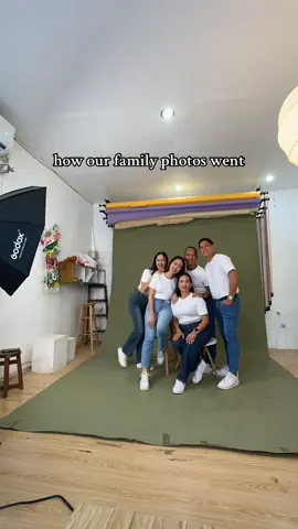 this is your sign to do a family photoshoot 🤍 #familyphotoshootideas #whiteandjeans #selfshootstudio 