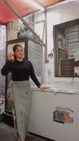 #လူကိုကြည်တဲ့သူရဲ့အကြည့်ကရင်ခုန်ပါတယ်😍 #🖤❤️🖤 