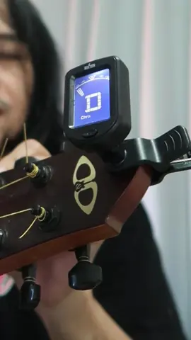Demo of guitar chromatic rotational tuner from Rixton. #TikTokShop #guitarshop #guitartok #rixton #rixtonmusic #guitarist #guitartuning #howtotuneaguitar #parengdon 