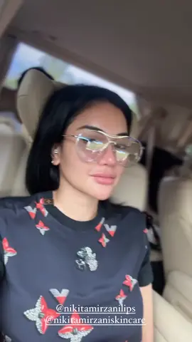 Gengam Tangan Kusayang Bukan Uangku Sayang 🥰😍😍😍😍😍😍😍 #nikitamirzanilovers #niktas #nikitamirzani2991 #nikitagang #nikitamirzanimawardi17 #nikitamirzanimawardi #nikitamirzanimanikitamirzani #crazynikmir #nikitamirzanimawardi_1708 #nikitagank #niki #crazynikmirreal #nikitamirzaniskincare 