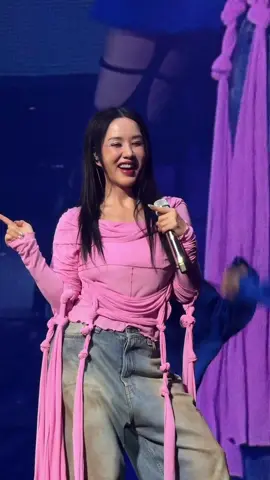 Stage cuối mà coi mẻ năng lượng ghê chưaaaa 🤣🤣🤣 #uhmjunghwa #엄정화 #umaizing #uhmtang #queenkpop #divakpop #bestactress #invitationuhmjunghwa #concert #concertinvitation #fancam #festival #fancamuhmjunghwa 