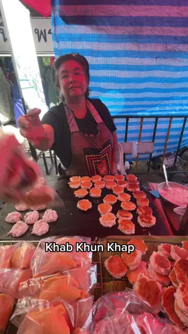 $0.55 coconut pancake in Thailand 🇹🇭 #thailand #travel #bangkok #chiangmai #thaifood #thaitiktok #nativety #streetfood