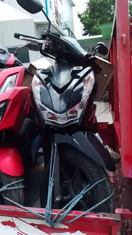 Alhamdulillah 4Unit berangkat kirim ke rumah konsumen boss.. Pembelian Motor baru honda Area Bondowoso dan sekitarnya ingat LATIF MPM #beatdeluxe #vario160 #beatcbs  #bondowoso 