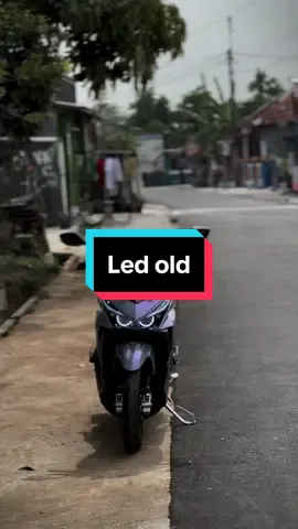 Dilihat dari sisi manapun led old emang cakep😁  #fyp #varioledold #cinematik #properstyle🇮🇩 #metikproper #varioproper #dailyuse #vario125modifikasi #vario150modifikasi #variomodifikasi_id #varionisty_indonesia 