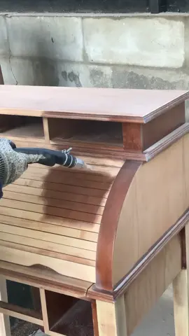 first stage of stripping 👌🇫🇷 #firststep #stripping #scrub #sandblasting #sandblast #beforeandafter #GlowUp #brocante #carboot #antiq #antiqfurniture #furniturakeover #makeover #relookingdemeuble #meubledebrocante 