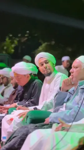 Membalas @ininisayangkamu Ada juga ini teteh,, Mantap ngk sihh? 😭 Masya Allah aa miftah suaranya engga ada obat ... . @thecustomofficial_  @immiftahfaridel  . #garutbersholawat #smssoundsistem #miftahfaridl #cengkoksholawat #qoriinternasional #slukubatok #gusazmi #habibalialkaff #fyp #syubbanulmuslimin #thecostumofficial 