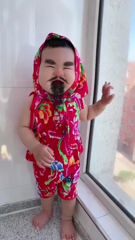 🤣🤣🤣 Theo trend thui nào haha #cutebaby #embehaihuoc #videohaihuoc #embedangyeu #xuhuongtiktok 
