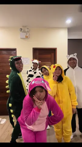 At naglaro na nga ang mga bata! HAHAHA #fyp #onesie #animals #pajamas #overallpajama #friend #kigurumi 