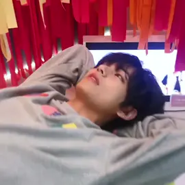 look at him, he's so cute :(( #taehyung #kimtaehyung #tae #taetae #thv #taehyungie #taehyungbts #bts 