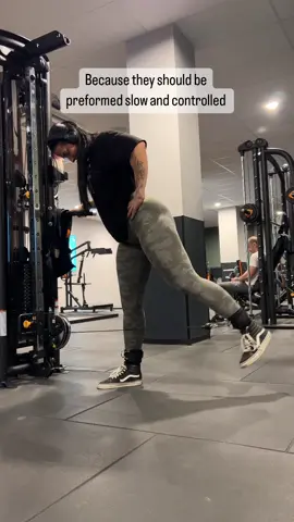 Emphasize the importance of your isolation exercises by executing them slowly and with control. Avoid rushing through, as a measured pace enhances focus and ensures you truly feel the targeted muscles working. Resist the urge to speed up – slow down, and embrace the burn for optimal results. #isolationexercise #kickback #glutebuilding #gymtips 