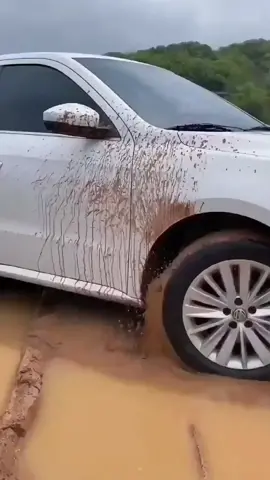 If your car stuck in mud #car #carhacks #caraccessories #catsoftiktok #usa 