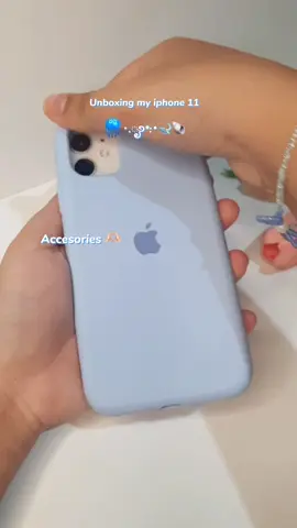 so pretty omg ☹️☹️😭  #iphone11 #unboxing #white #jellyfishcore #blue