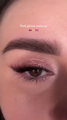 Pink glitter makeup 👄✨ | rate this look 0-10 🤭 @mexmocosmetics Save the date palette  @mesaudabeauty glitter eyeshadow 108 Andromeda  @houseoflashes Iconic lite lashes  @rarebeauty highlighter (inner corner) „enlighten”  @lancomeofficial Monsieur BIG mascara  @hulubrushes P168, P158, DS24, PRO 35 {współpraca z lokowaniem produktu}  #eyemakeuptutorial #pinkmakeup #lancomepoland #makeup 