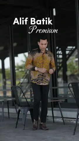 Batik slimfit sing wajib diduweni 😍☺️ #batikpria #bajubatikpria #kemejabatikpria #batikpriaslimfit #batikpremium 