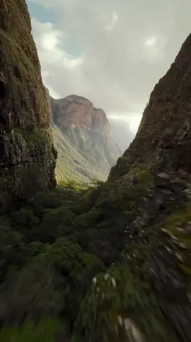 Angola is an unbelievably underrated country. This place was like the Grand Canyon but way greener. Truly incredible! #hellofrom #angola #earth #travel #beautifuldestinations #droneoftheday #passionpassport #discoverearth #earthfocus #cinematic #lensbible #explore #dji #earthpix #africa #afrika #fpvdrone #fpv #drone #dronephotography #fromwhereidrone #djiglobal 📽️: care4art