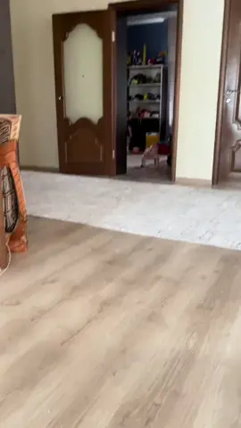 bebe gateando 😱 increíble forma de gatear. #parati #increible #viral #fyp 