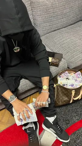 How much was in the bag?? #fyp #ukrap #drillmusic #youngnlit #money #cash #viral 