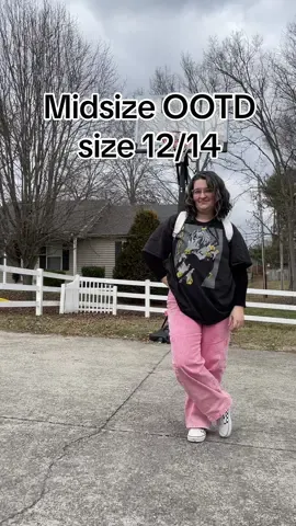 IM WEARING PINK 😳 #midsizefashion #midsizeootd #OOTD #sahmootd #midsizeoutfit #colorfuloutfit #pinkjeans #mha #size12to14 