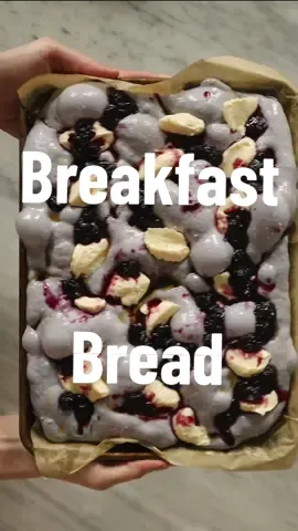 Just incase you didn’t realize that you can top your focaccia with WHATEVER YOU WANT 😉 I’ll put my recipe below, let me know if you want to see my overnight focaccia method. It’s so simple. My Sourdough Focaccia recipe  •400g bread flour •340g water (mixed with 6g butterfly pea powder) •64g sourdough starter •9g salt #focaccia #sourdoughfocaccia #easybreakfast 