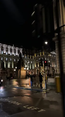 Latw night drives around Mayfair ❤️🌃 #london #londonlife #لندن #regentstreetlondon #mayfair #londonnights #2024 #winter #fyp #viral #explore 