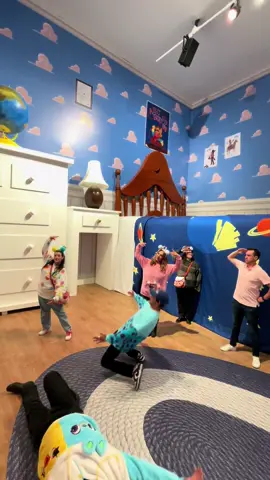 #AhiVieneAndy #MundoPixar 🚂🧸