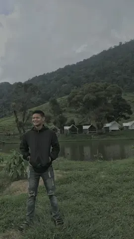 sendiri asyik .